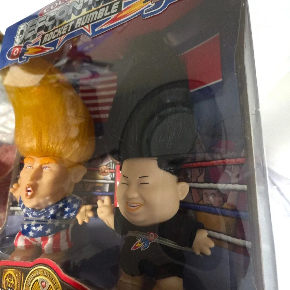 NEW DefconMania Rocket Rumble Trump vs Rocketman‎ Troll Figures Collectable Rare